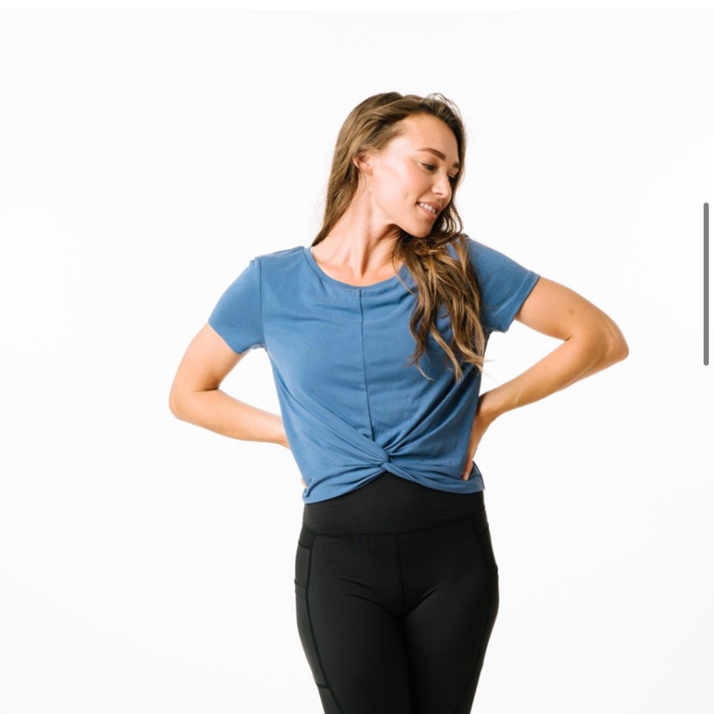 Zyia Crop tee